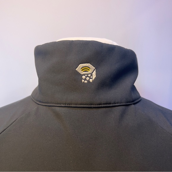 Mountain hardware jacket in preloved condition - Picture 3 of 15
